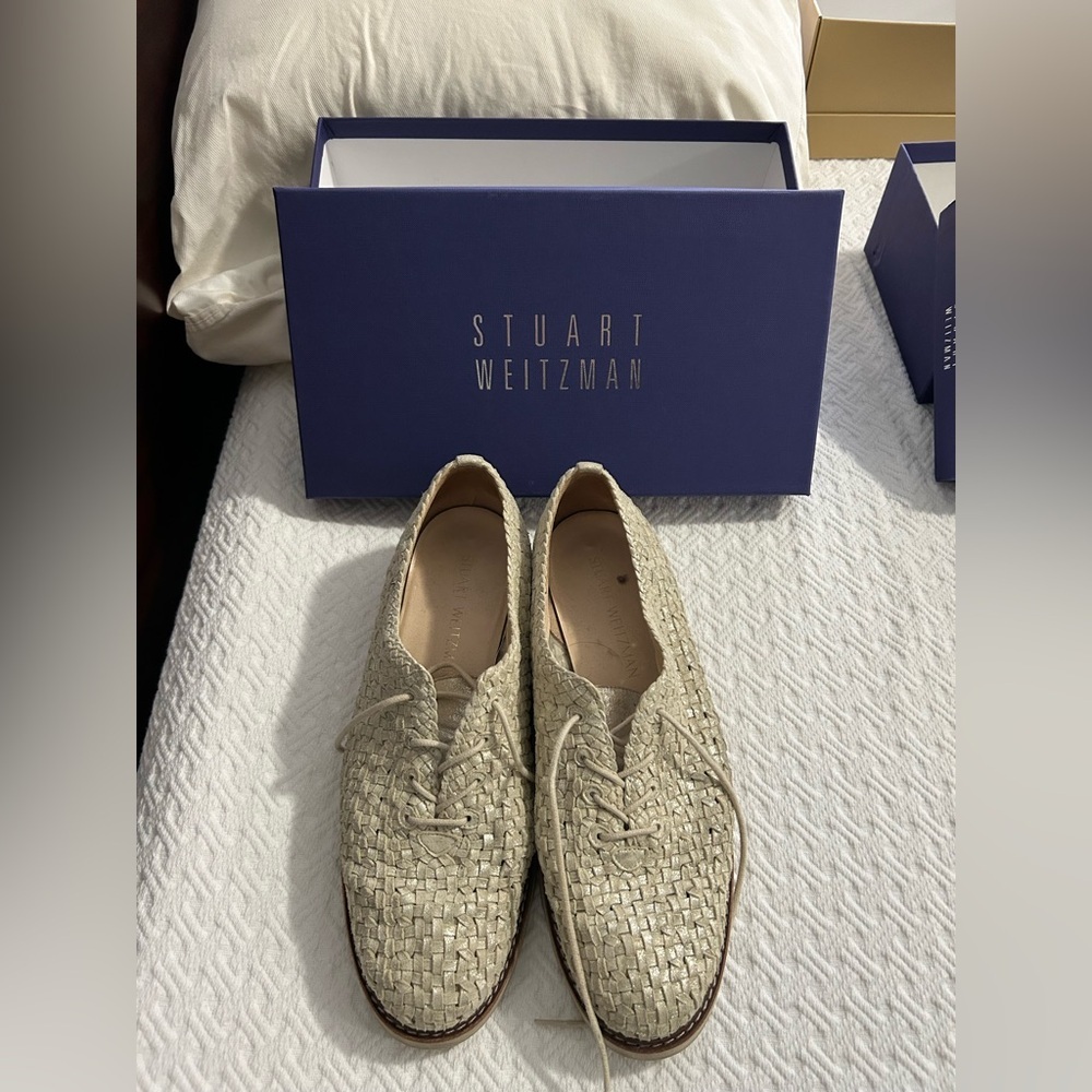 Stuart Weitzman women’s Beige Woven Oxfords